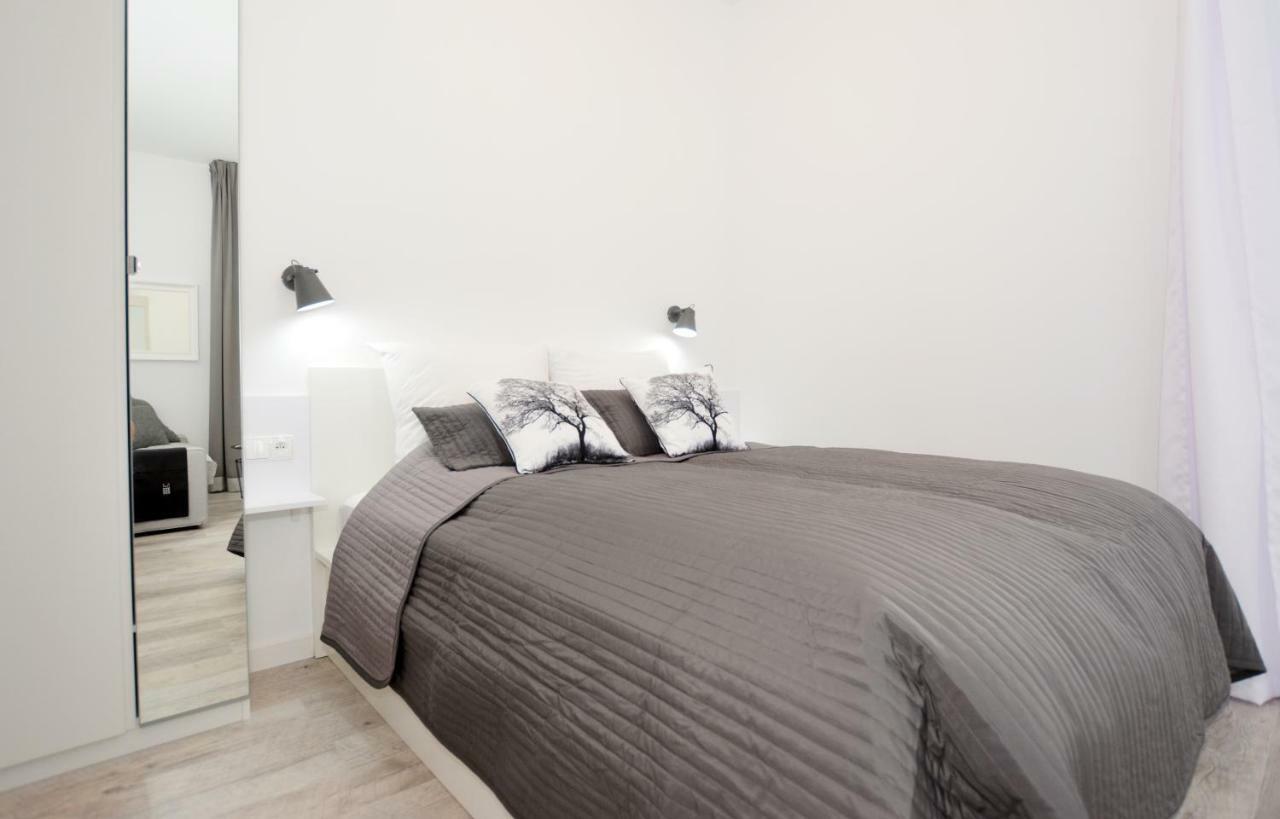 Towarowa Apartment *